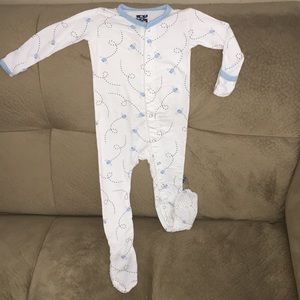 Kickee Pants Footie in Natural Flies